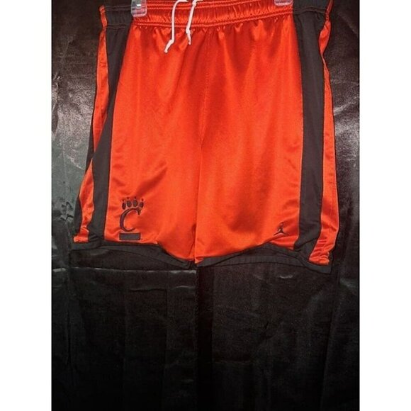 Nike Basketball Team Shorts Cincinnati Bearcats W/Jordan Jumpman - Picture 1 of 7